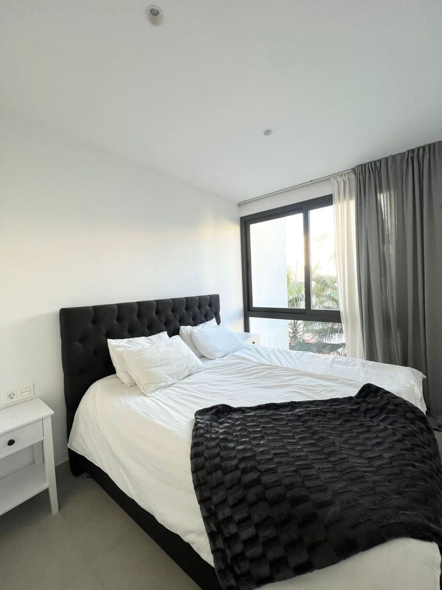 4 quarto Moradia em Banda para arrendar em Estepona com garagem - 5 000 € (Ref: 9686197)