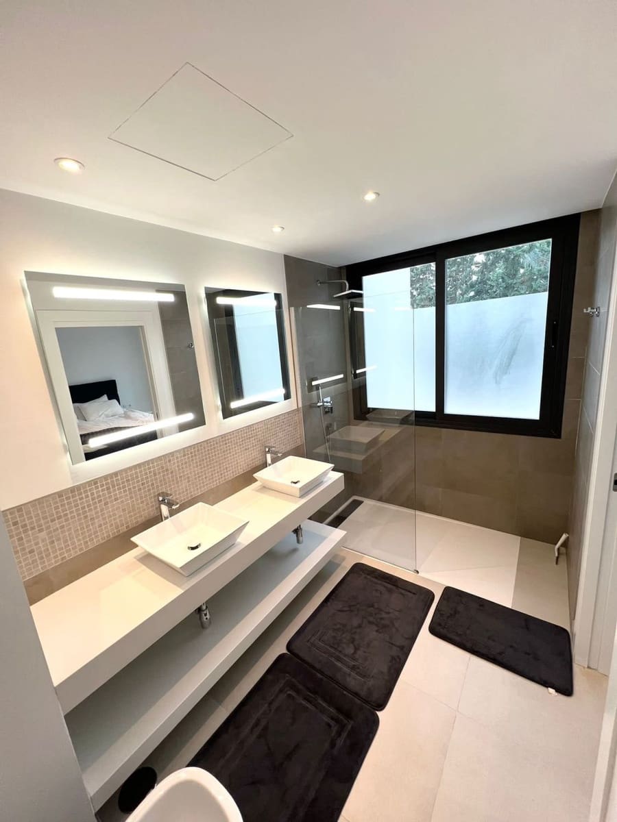 4 quarto Moradia em Banda para arrendar em Estepona com garagem - 5 000 € (Ref: 9686197)