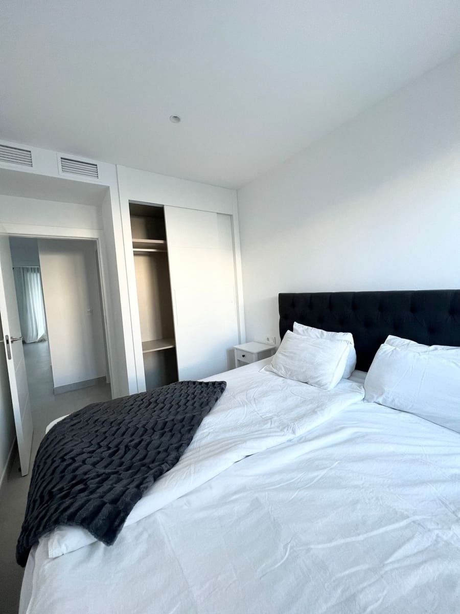 4 quarto Moradia em Banda para arrendar em Estepona com garagem - 5 000 € (Ref: 9686197)