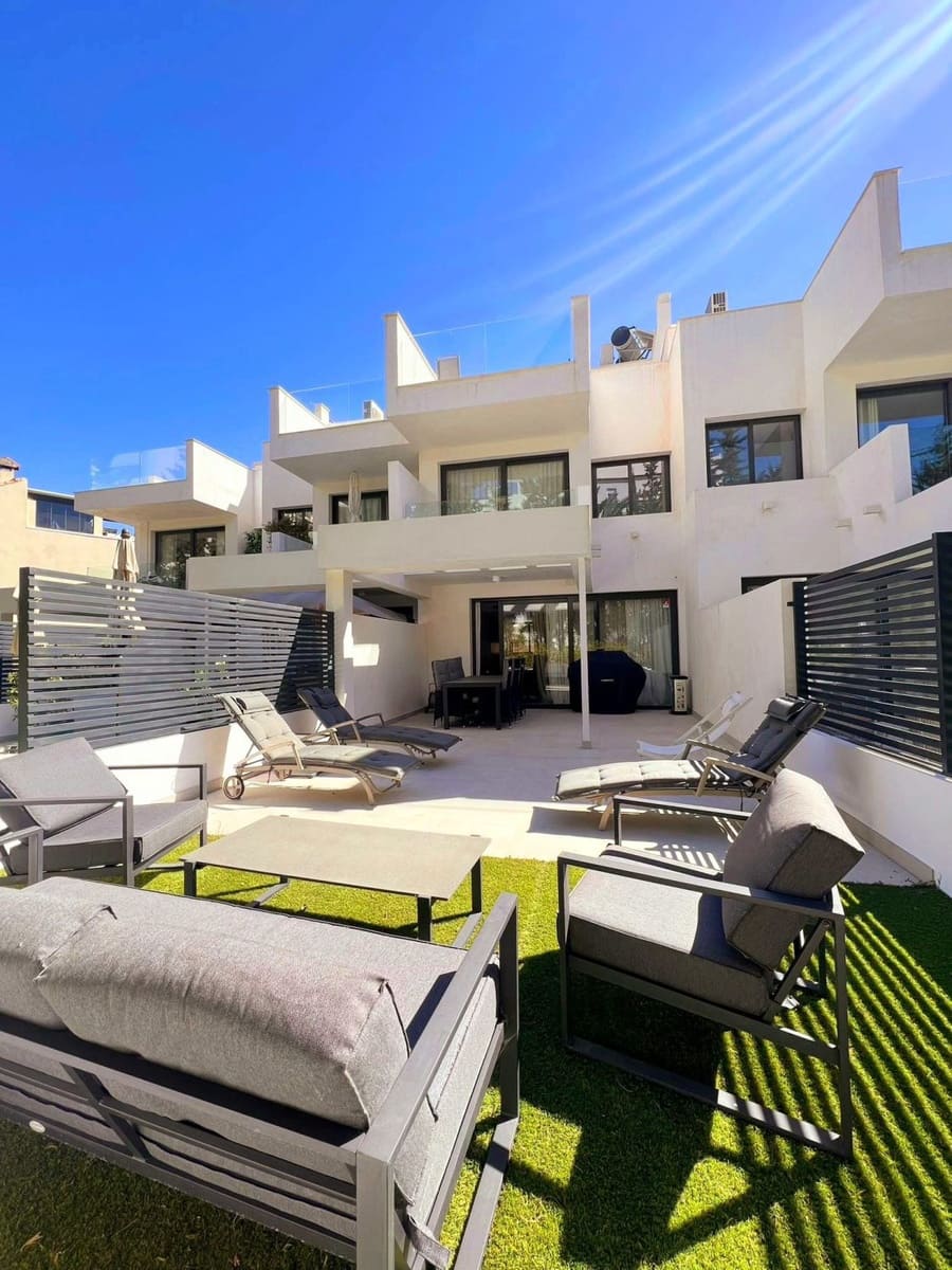 4 quarto Moradia em Banda para arrendar em Estepona com garagem - 5 000 € (Ref: 9686197)