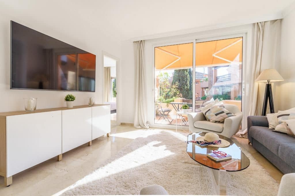 Appartement de 2 chambres à louer à Marbella - 3 300 € (Ref: 9690308)