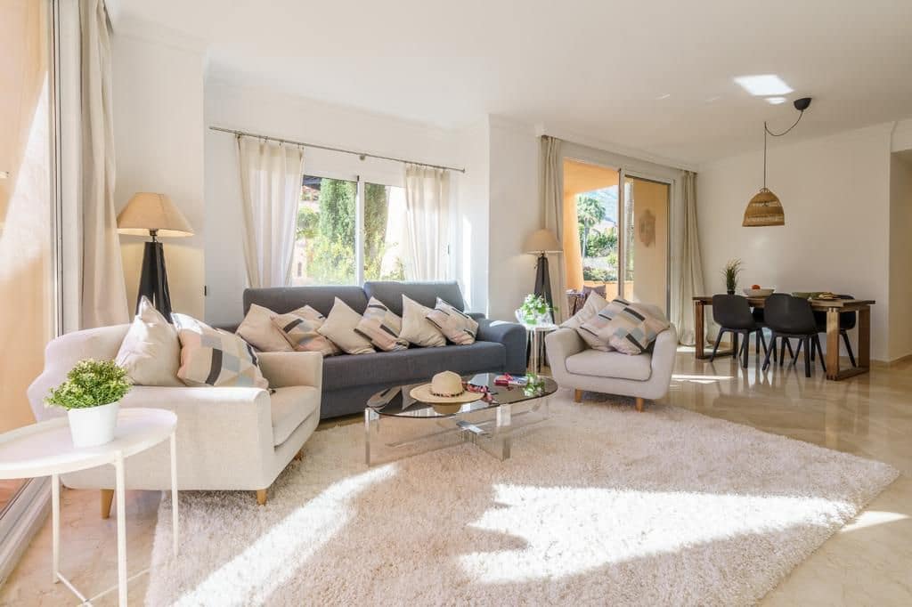 Appartement de 2 chambres à louer à Marbella - 3 300 € (Ref: 9690308)