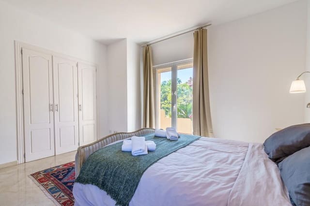 Appartement de 2 chambres à louer à Sierra Blanca, Marbella - 3 300 € (Ref: 9690308)