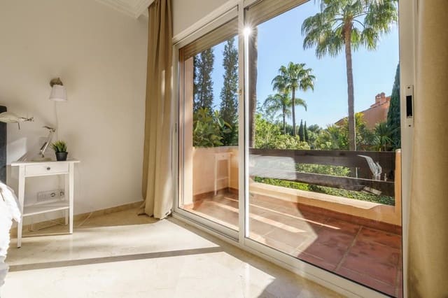 Appartement de 2 chambres à louer à Sierra Blanca, Marbella - 3 300 € (Ref: 9690308)