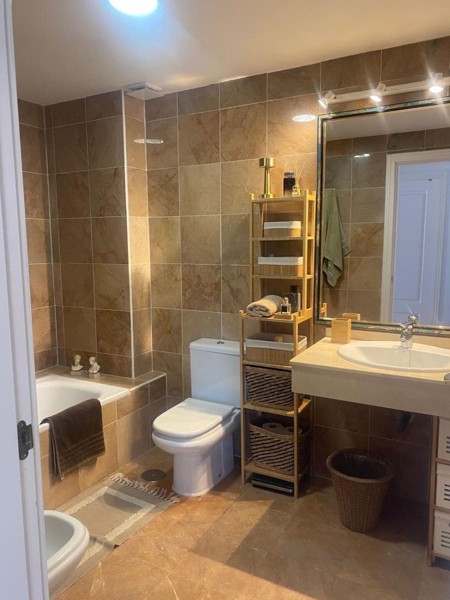 3 sovrum Lägenhet att hyra i Marbella - 3 000 € (Ref: 9690309)