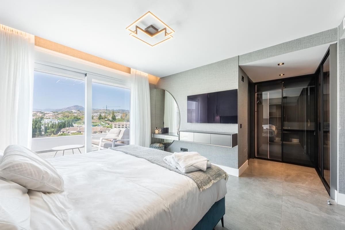 3 sypialnia Penthouse na sprzedaż w La Quinta z garażem - 1 450 000 € (Ref: 9694882)