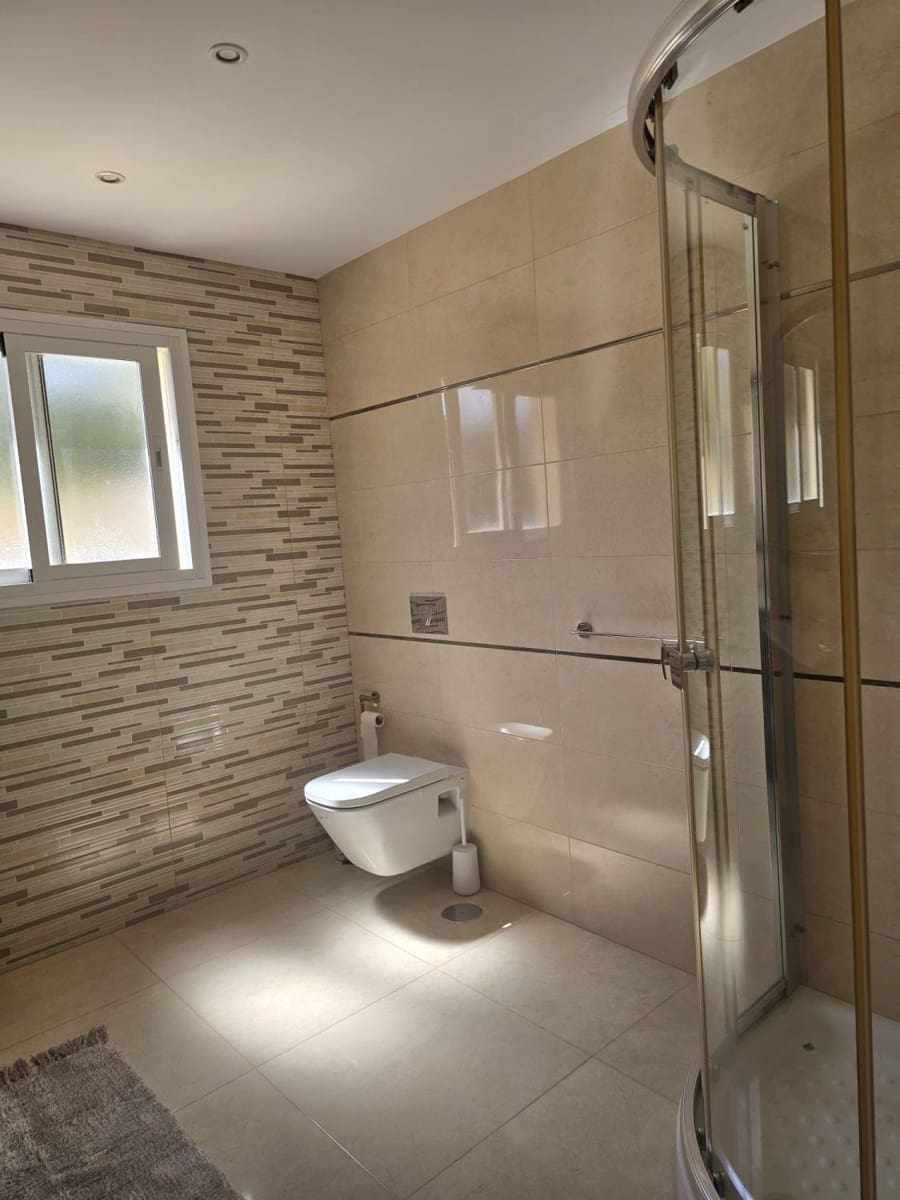 4 camera da letto Villa da affittare in El Faro con piscina - 5.000 € (Rif: 9780414)