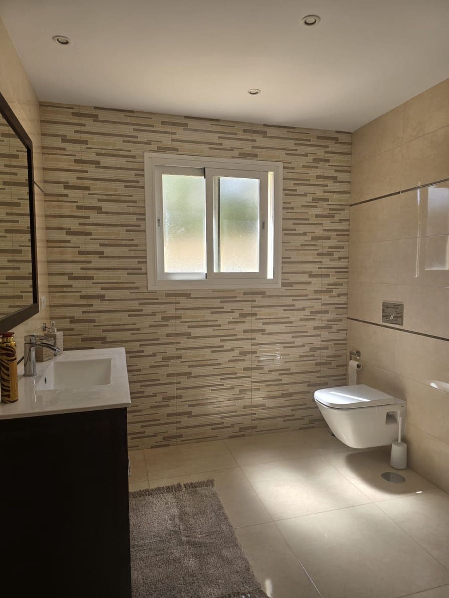 4 camera da letto Villa da affittare in El Faro con piscina - 5.000 € (Rif: 9780414)