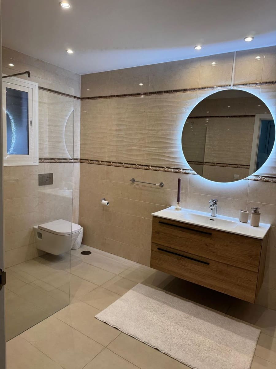 4 camera da letto Villa da affittare in El Faro con piscina - 5.000 € (Rif: 9780414)