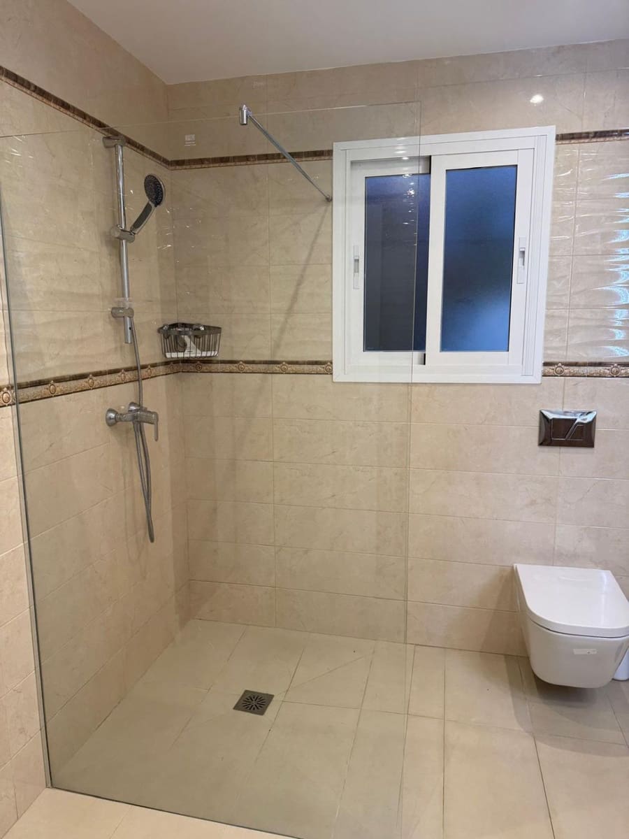 4 camera da letto Villa da affittare in El Faro con piscina - 5.000 € (Rif: 9780414)