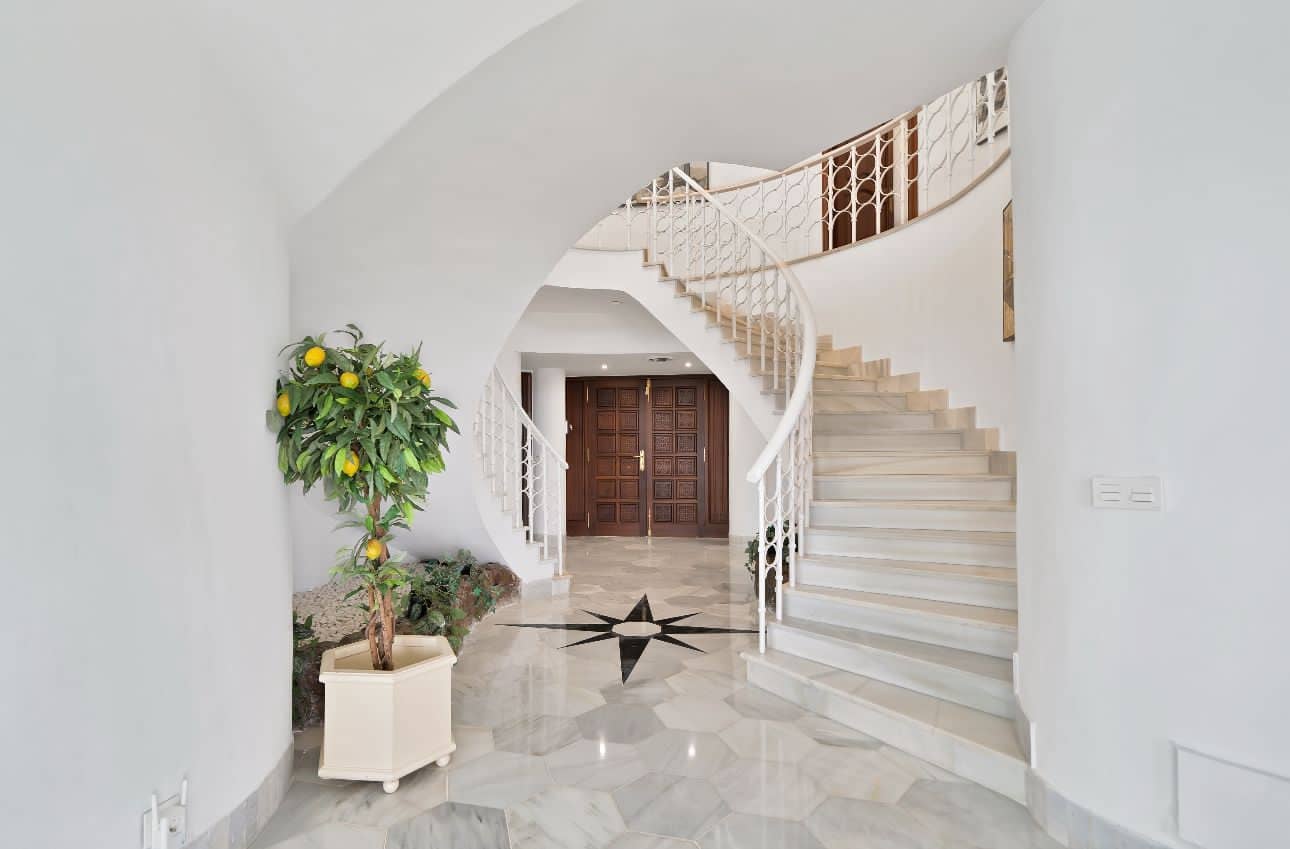 5 Zimmer Villa zu vermieten in Golden Mile mit Pool Garage - 12.500 € (Ref: 9804155)