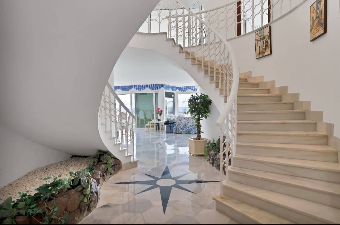 5 Zimmer Villa zu vermieten in Golden Mile mit Pool Garage - 12.500 € (Ref: 9804155)