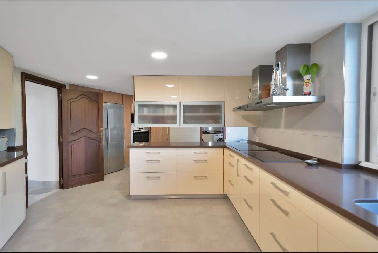 5 Zimmer Villa zu vermieten in Golden Mile mit Pool Garage - 12.500 € (Ref: 9804155)