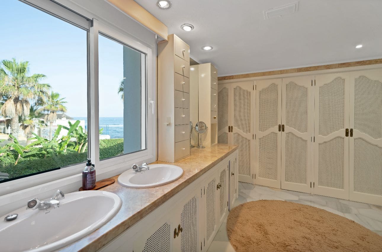 5 Zimmer Villa zu vermieten in Golden Mile mit Pool Garage - 12.500 € (Ref: 9804155)