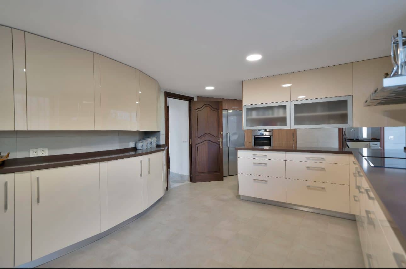 5 Zimmer Villa zu vermieten in Golden Mile mit Pool Garage - 12.500 € (Ref: 9804155)