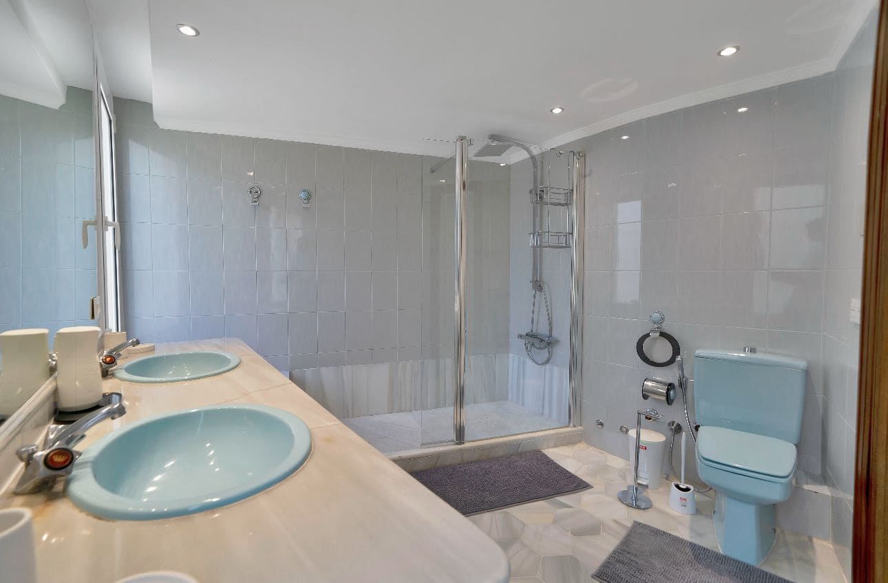 5 Zimmer Villa zu vermieten in Golden Mile mit Pool Garage - 12.500 € (Ref: 9804155)