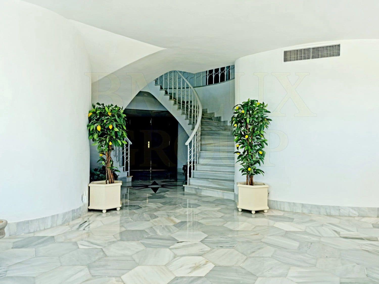 5 Zimmer Villa zu vermieten in Golden Mile mit Pool Garage - 12.500 € (Ref: 9804155)