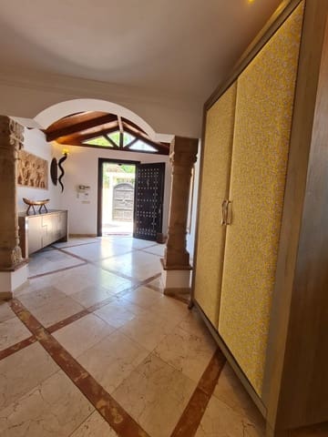 3 bedroom Villa for rent in Cancelada, Estepona with pool garage - € 6,000 (Ref: 9842780)