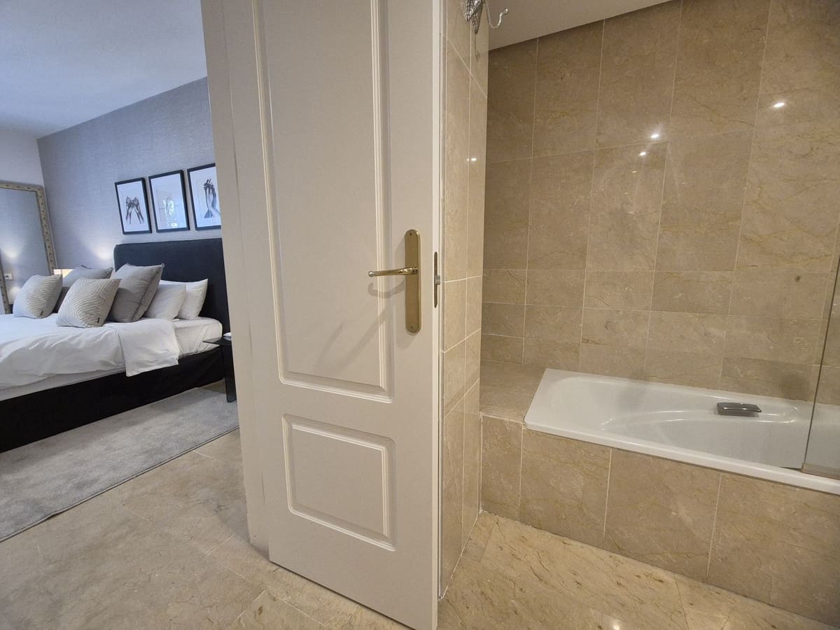 3 bedroom Apartment for rent in Marbella with pool garage - € 3,500 (Ref: 9845278)