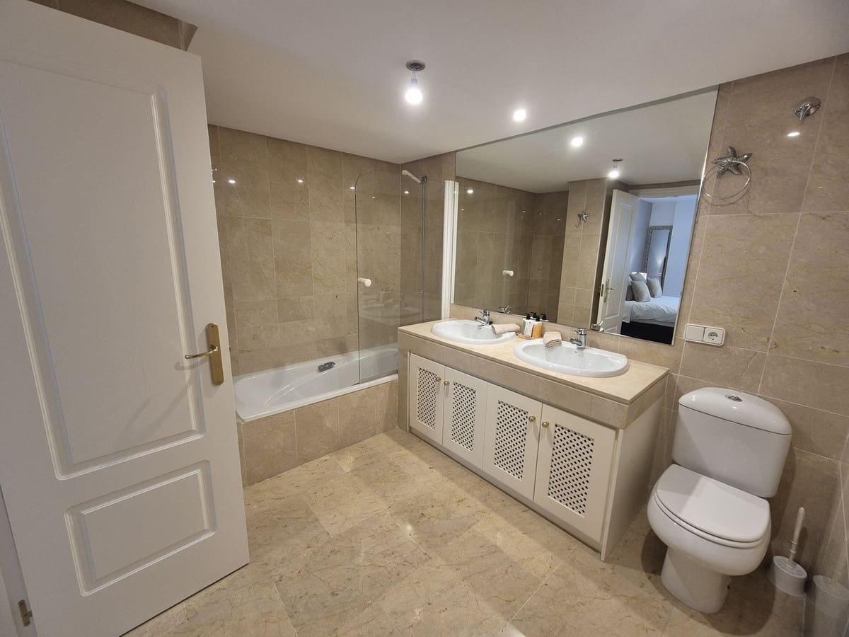 3 bedroom Apartment for rent in Marbella with pool garage - € 3,500 (Ref: 9845278)