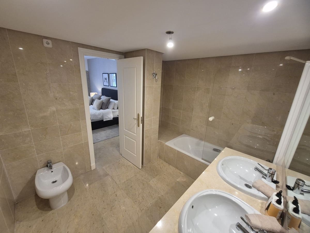 3 bedroom Apartment for rent in Marbella with pool garage - € 3,500 (Ref: 9845278)