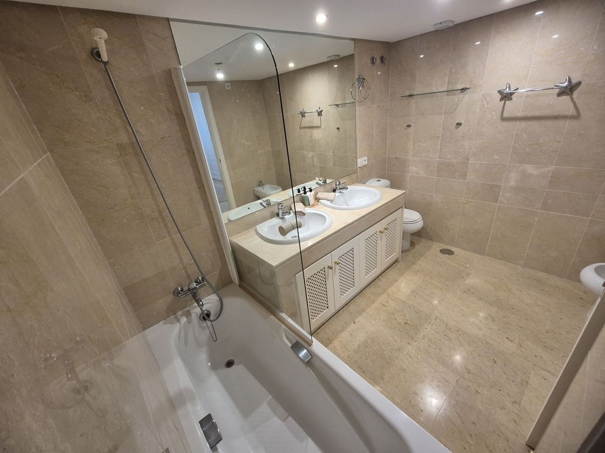 3 bedroom Apartment for rent in Marbella with pool garage - € 3,500 (Ref: 9845278)