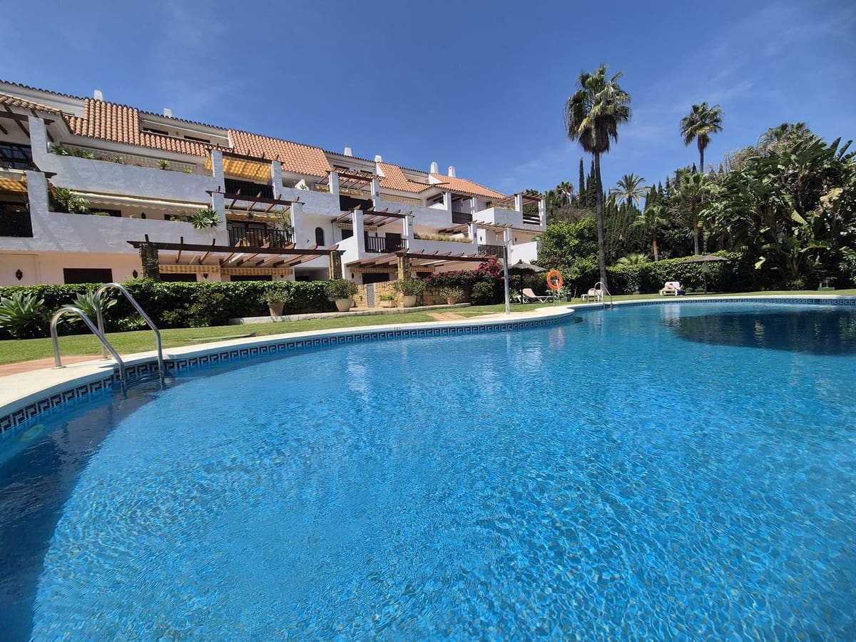 3 bedroom Apartment for rent in Marbella with pool garage - € 3,500 (Ref: 9845278)