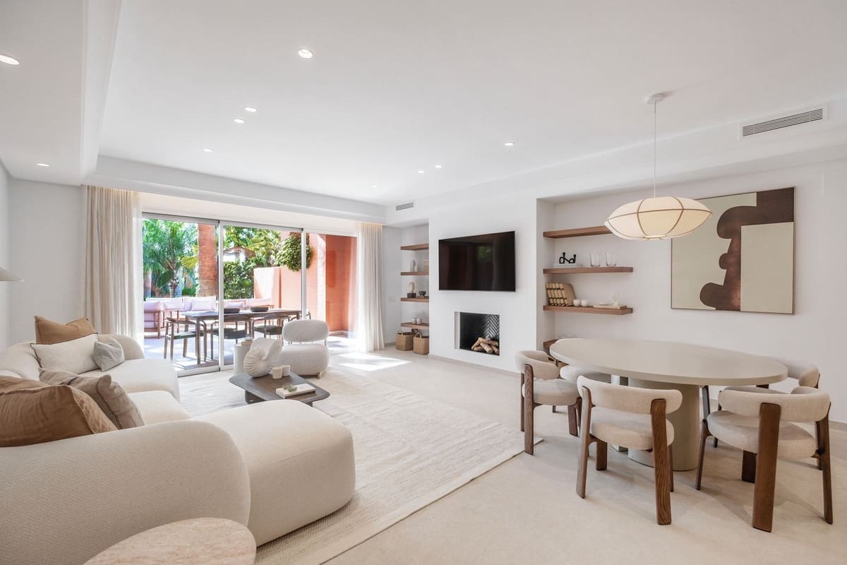 4 bedroom Villa for rent in Golden Mile with garage - € 15,000 (Ref: 9851007)