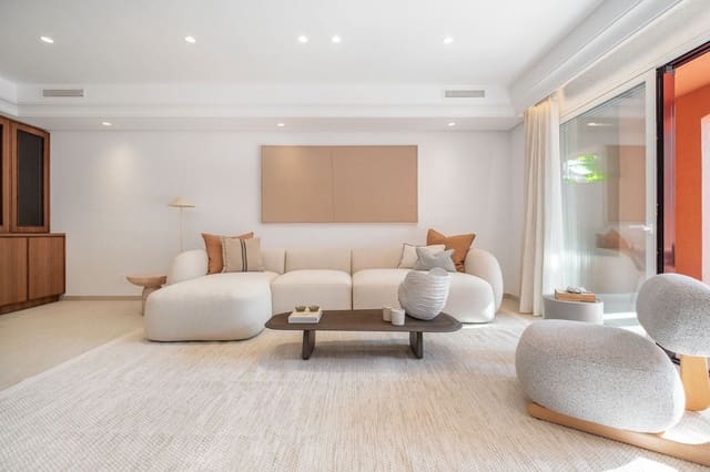 4 bedroom Villa for rent in La Carolina - Guadalpín, Marbella with garage - € 15,000 (Ref: 9851007)
