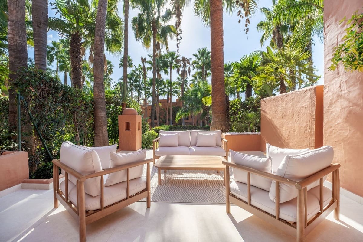 4 bedroom Villa for rent in Golden Mile with garage - € 15,000 (Ref: 9851007)