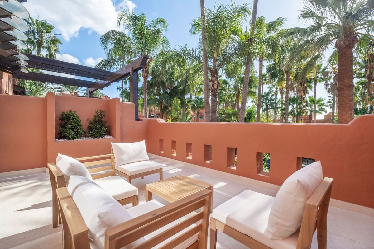 4 bedroom Villa for rent in Golden Mile with garage - € 15,000 (Ref: 9851007)