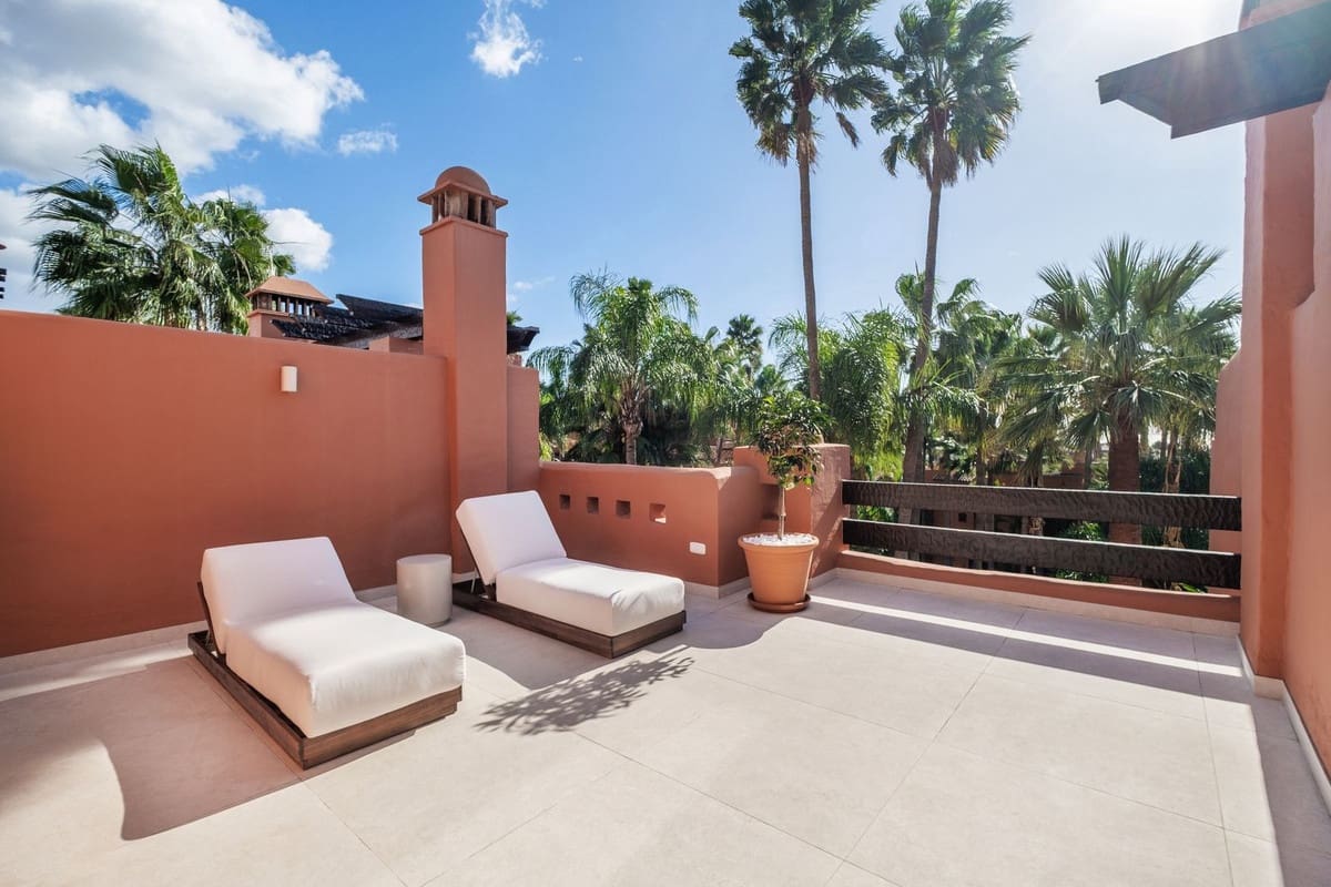 4 bedroom Villa for rent in Golden Mile with garage - € 15,000 (Ref: 9851007)