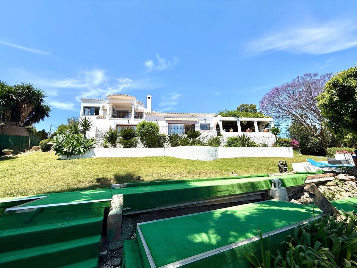 6 slaapkamer Villa te huur in Guadalmina met zwembad garage - € 13.000 (Ref: 9851008)