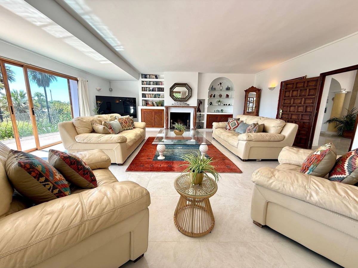 6 slaapkamer Villa te huur in Guadalmina met zwembad garage - € 13.000 (Ref: 9851008)