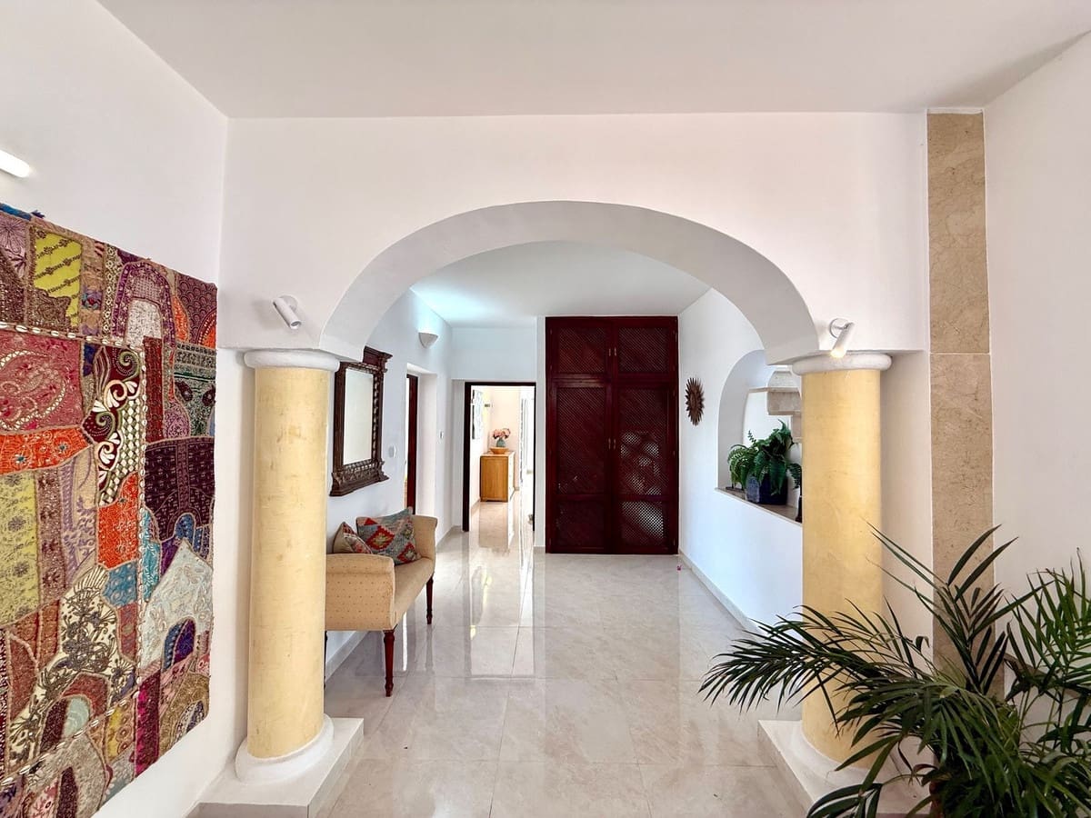 6 slaapkamer Villa te huur in Guadalmina met zwembad garage - € 13.000 (Ref: 9851008)