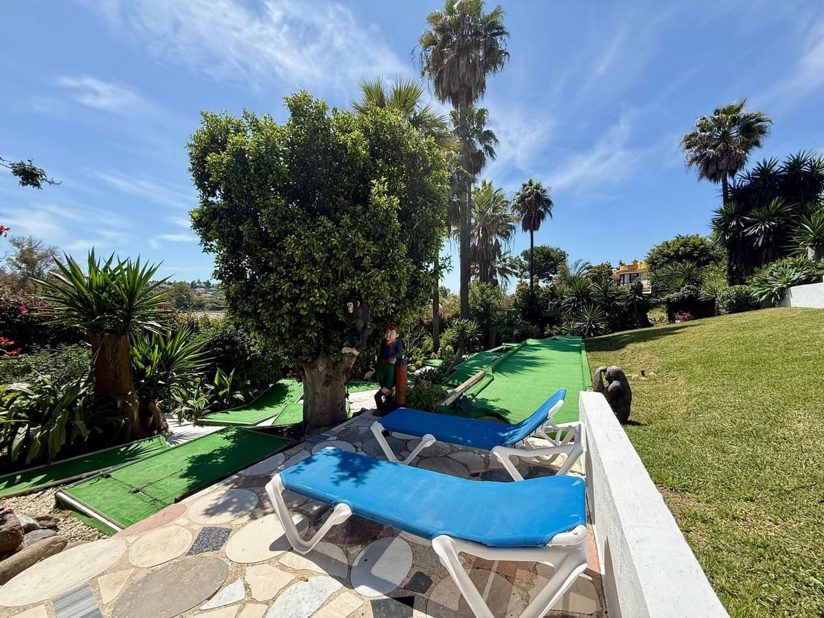 6 slaapkamer Villa te huur in Guadalmina met zwembad garage - € 13.000 (Ref: 9851008)