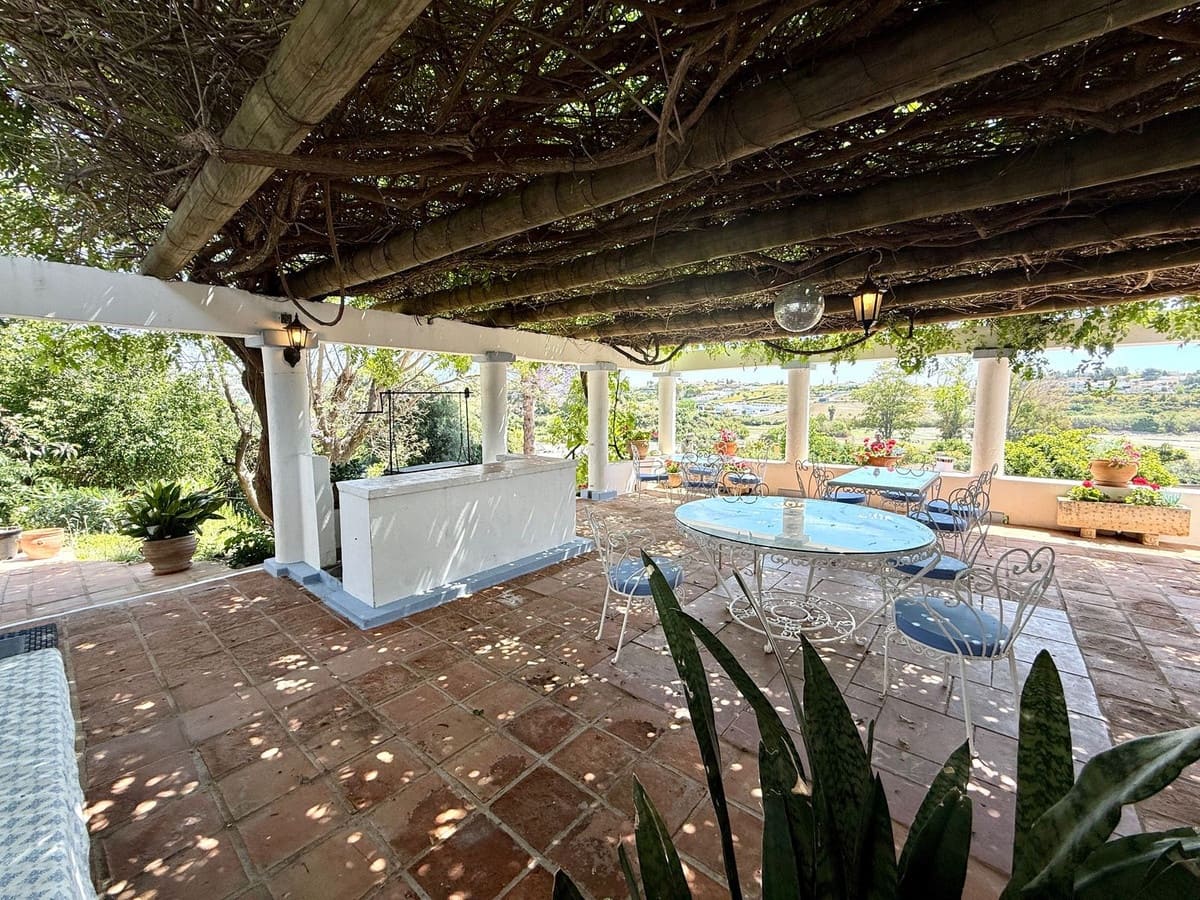 6 slaapkamer Villa te huur in Guadalmina met zwembad garage - € 13.000 (Ref: 9851008)