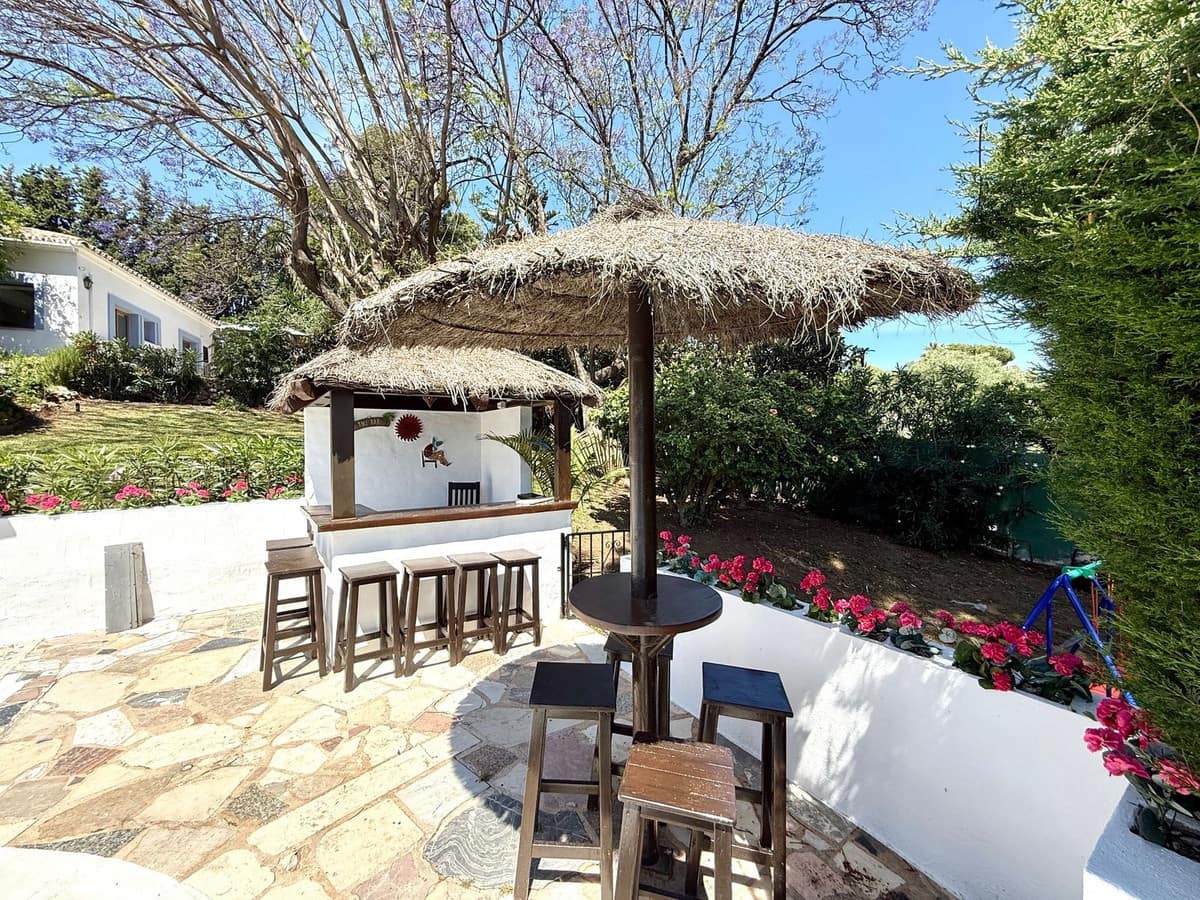 6 slaapkamer Villa te huur in Guadalmina met zwembad garage - € 13.000 (Ref: 9851008)