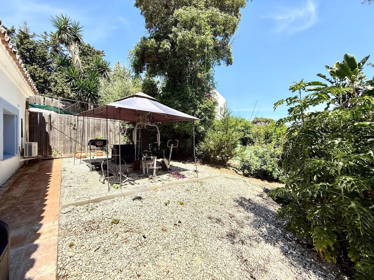 6 slaapkamer Villa te huur in Guadalmina met zwembad garage - € 13.000 (Ref: 9851008)