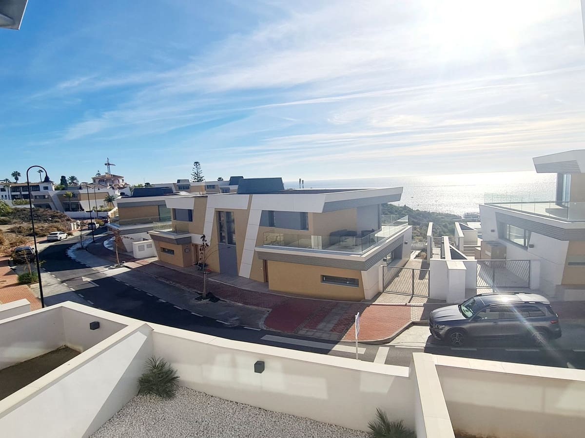 3 makuuhuone Rivitalo vuokrattavana paikassa Mijas Costa mukana uima-altaan 
autotalli - 3 600 € (Ref: 9873130)