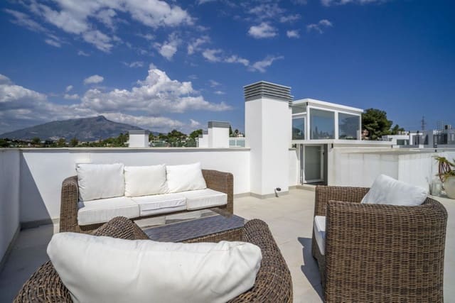 4 sovrum Radhus att hyra i San Pedro de Alcántara Pueblo, Marbella med garage - 15 000 € (Ref: 9891928)