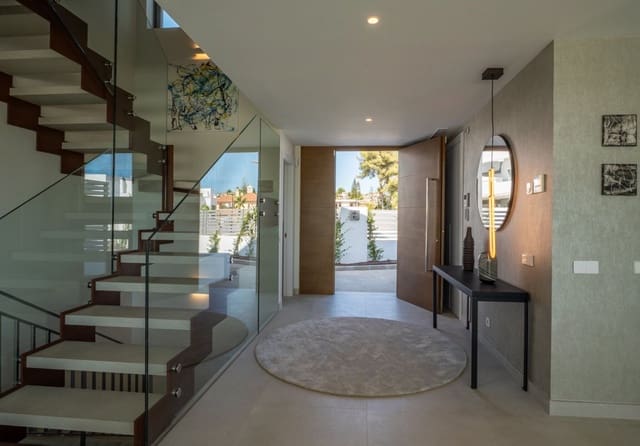 4 sovrum Radhus att hyra i San Pedro de Alcántara Pueblo, Marbella med garage - 15 000 € (Ref: 9891928)