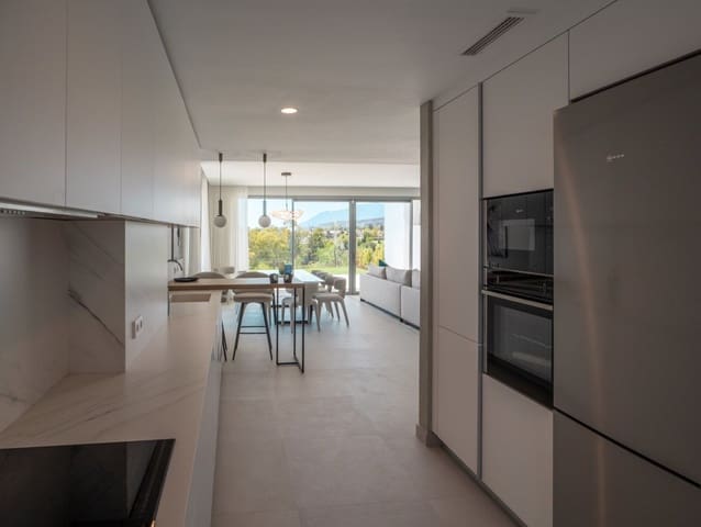 4 sovrum Radhus att hyra i San Pedro de Alcántara Pueblo, Marbella med garage - 15 000 € (Ref: 9891928)