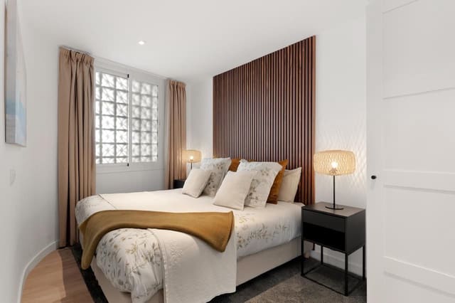 Apartamento para arrendar em Nueva Andalucia, Marbella - 6 000 € (Ref: 9915473)