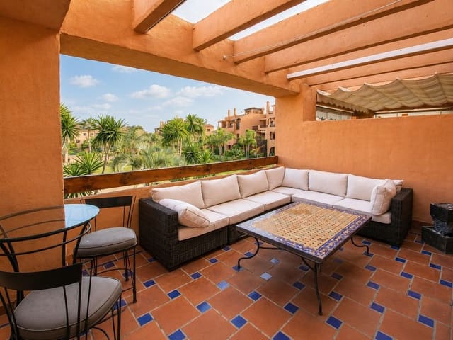 Apartamento de 2 habitaciones en Atalaya-Isdabe, Estepona en alquiler con piscina garaje - 2.400 € (Ref: 9941991)