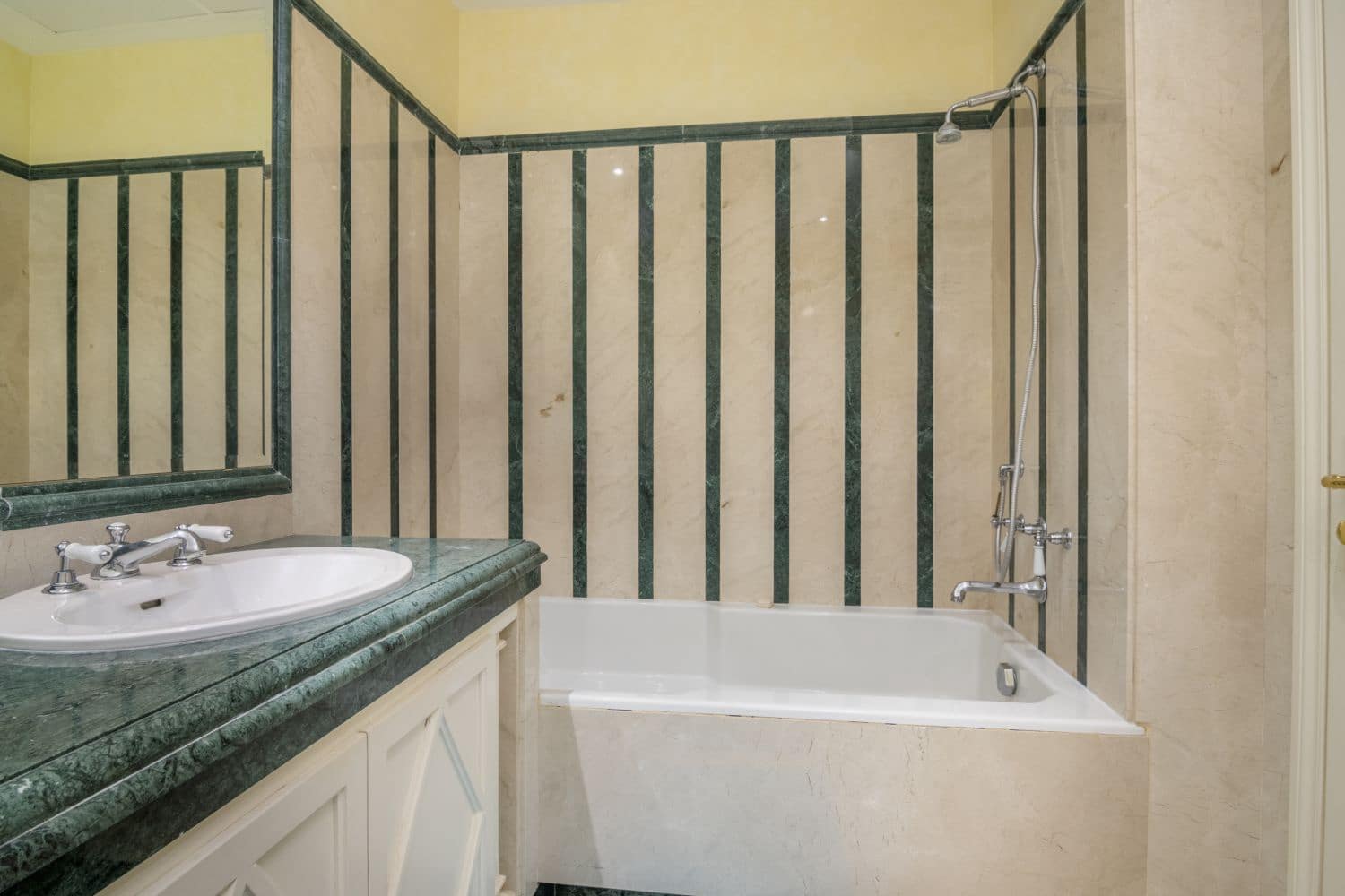 3 quarto Apartamento para venda em Golden Mile com garagem - 1 650 000 € (Ref: 9941992)