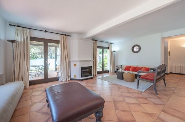 3 makuuhuone Omakotitalo vuokrattavana paikassa Marbella mukana 
autotalli - 3 800 € (Ref: 9957615)