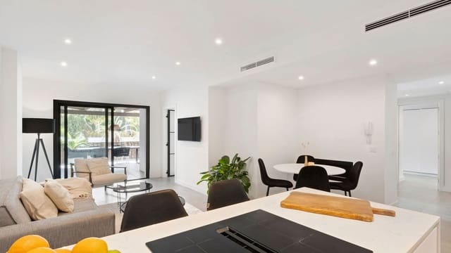 2 soveværelse Lejlighed til leje i Lomas De Marbella, Marbella med garage - € 3.500 (Ref: 9959401)
