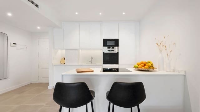 2 soveværelse Lejlighed til leje i Lomas De Marbella, Marbella med garage - € 3.500 (Ref: 9959401)