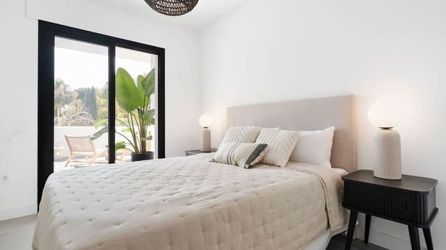 2 soveværelse Lejlighed til leje i Lomas De Marbella, Marbella med garage - € 3.500 (Ref: 9959401)